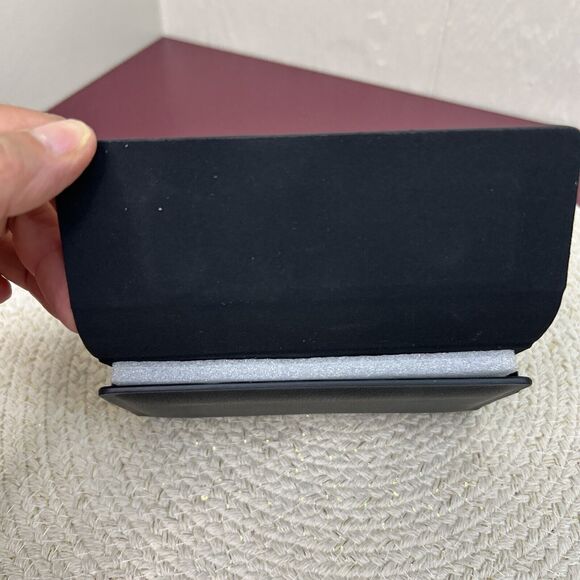 Verizon Universal Leather Pouch with Belt Clip for Medium Size Devices - Black - Picture 5 of 9